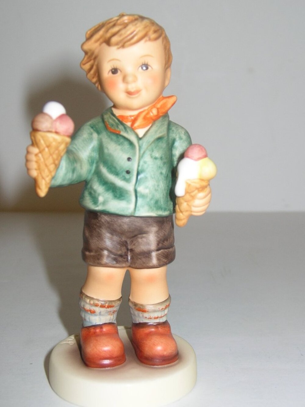 Goebel HUMMEL "PARLOR PAL" HUM#2293 Club Exclusive TMK9 4.5" T Boy w/Ice Cream